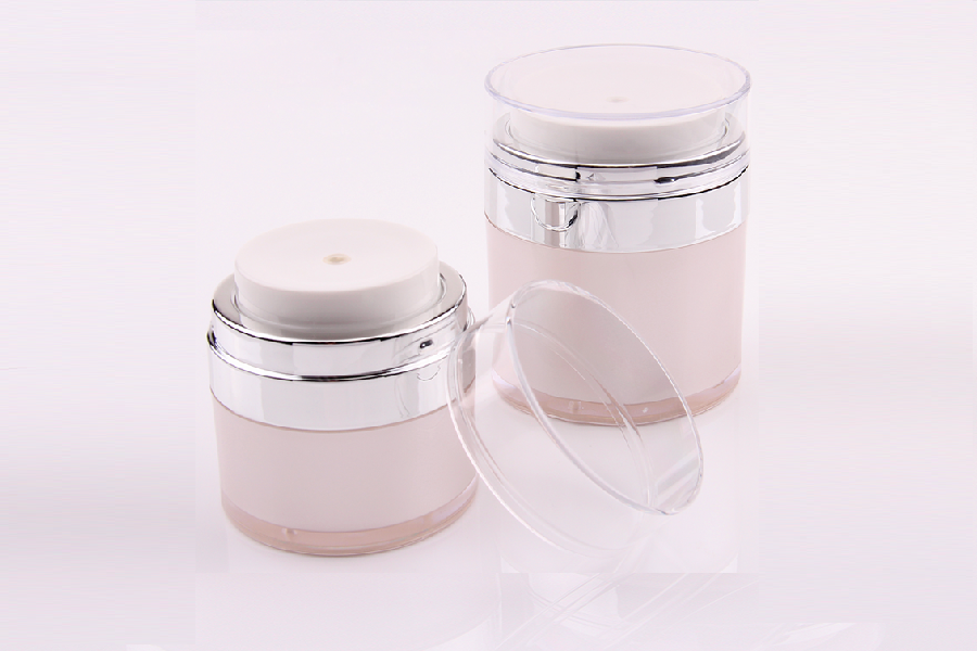 Comparing Airless Jars And Traditional Jars