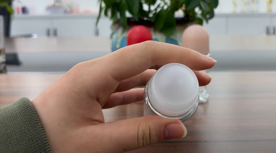 Roll-On Bottles: The Classic Choice for Liquid Deodorants