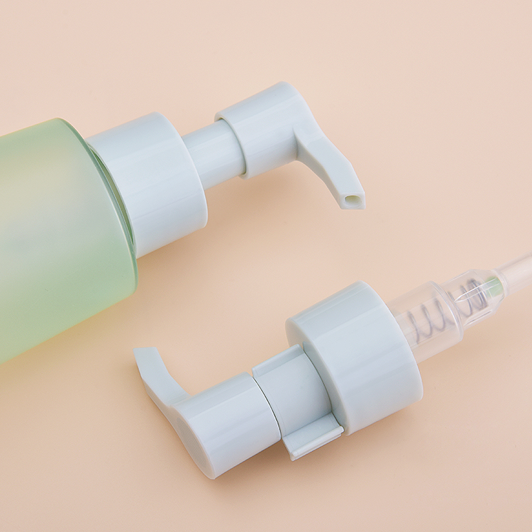 Wholesale Custom Long Nozzle Makeup Removal Oil Pump with Clip Lock